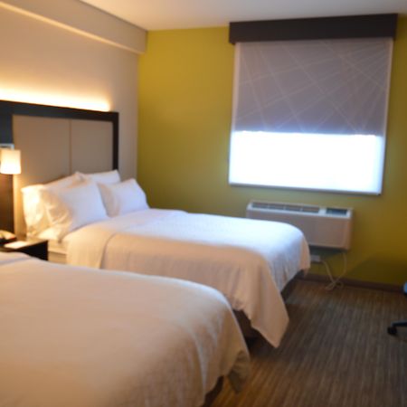 Holiday Inn Express Maspeth By Ihg New York Ngoại thất bức ảnh