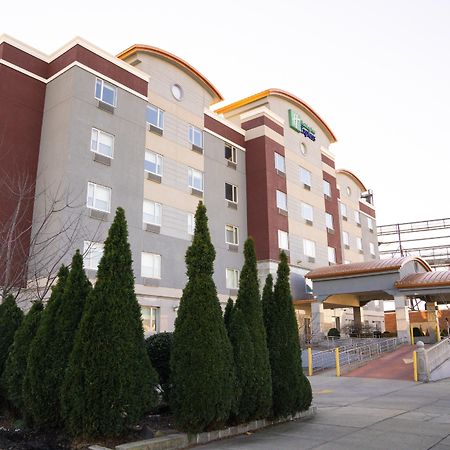 Holiday Inn Express Maspeth By Ihg New York Ngoại thất bức ảnh