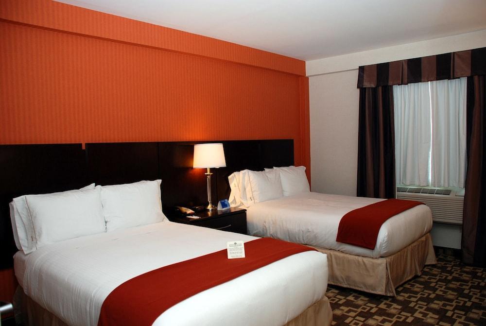 Holiday Inn Express Maspeth By Ihg New York Ngoại thất bức ảnh