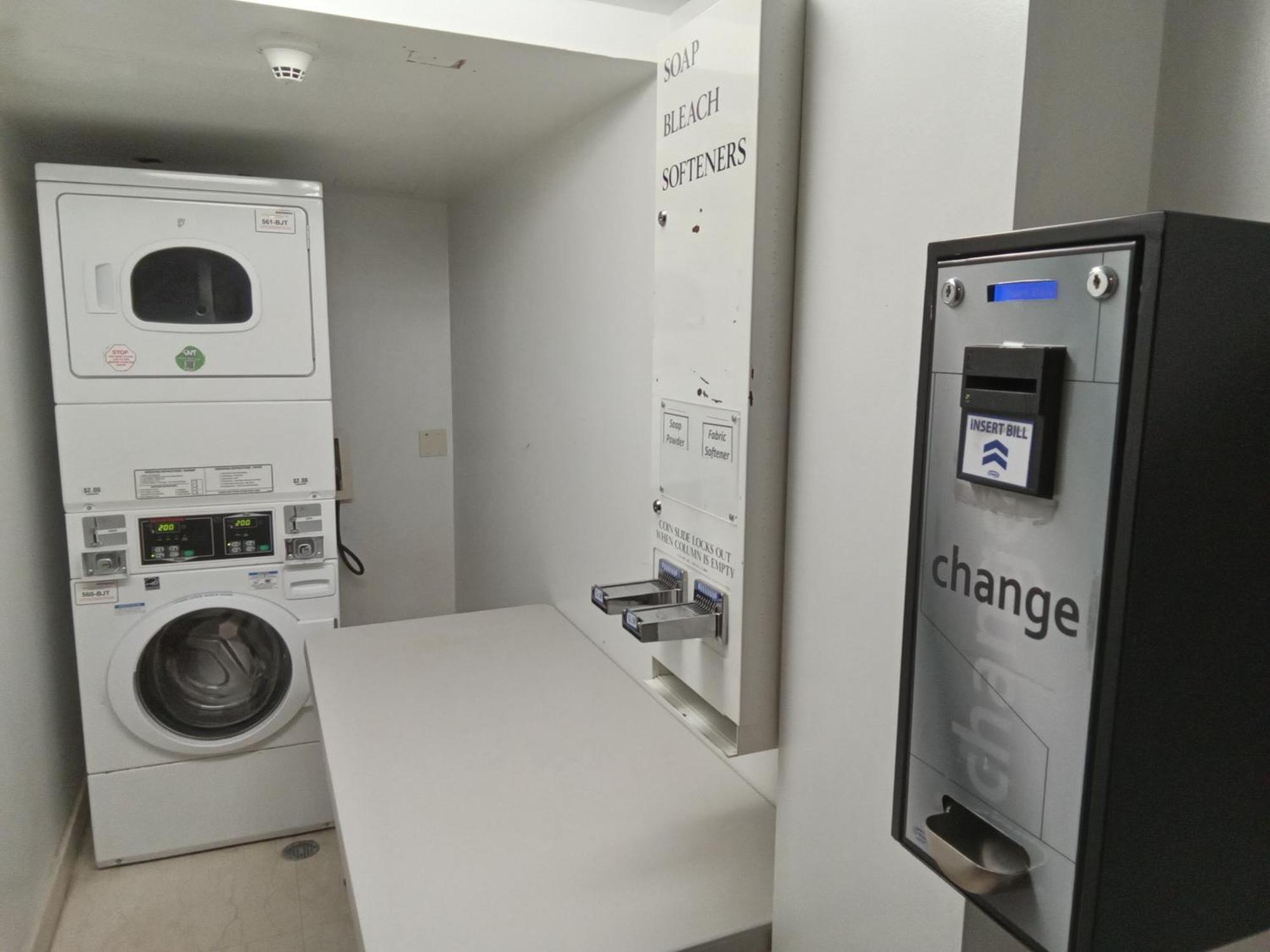 Holiday Inn Express Maspeth By Ihg New York Ngoại thất bức ảnh