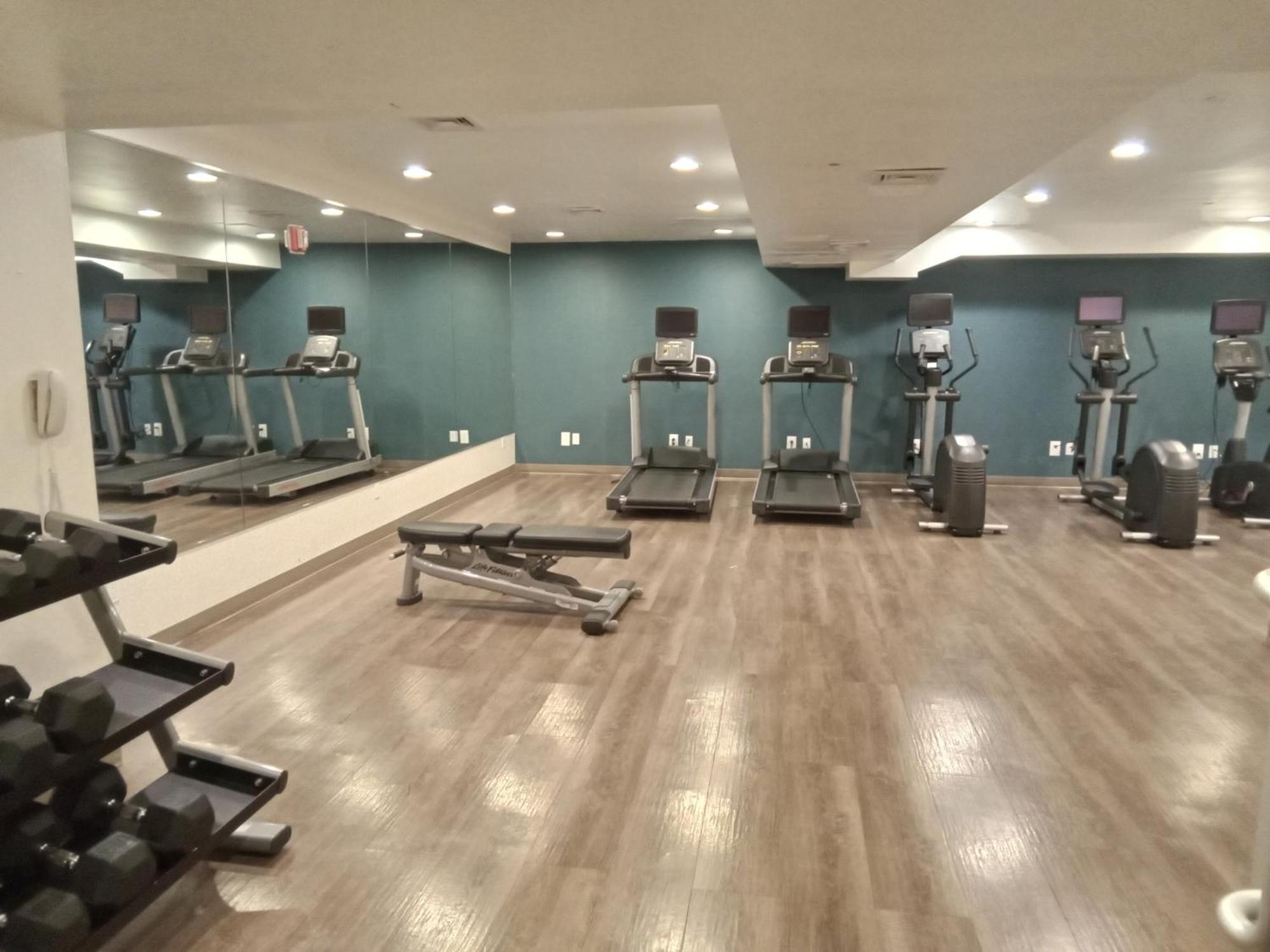 Holiday Inn Express Maspeth By Ihg New York Ngoại thất bức ảnh
