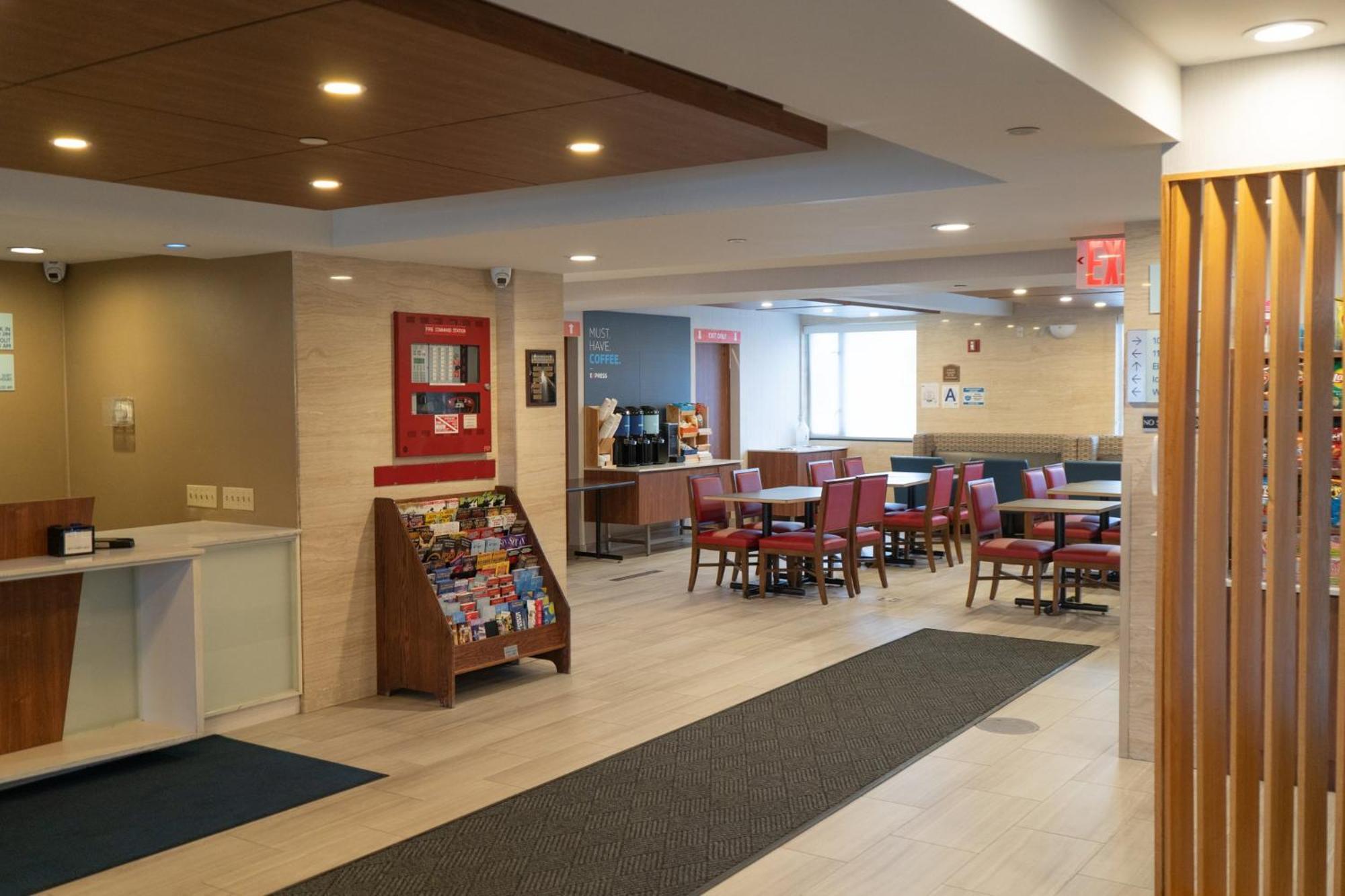 Holiday Inn Express Maspeth By Ihg New York Ngoại thất bức ảnh
