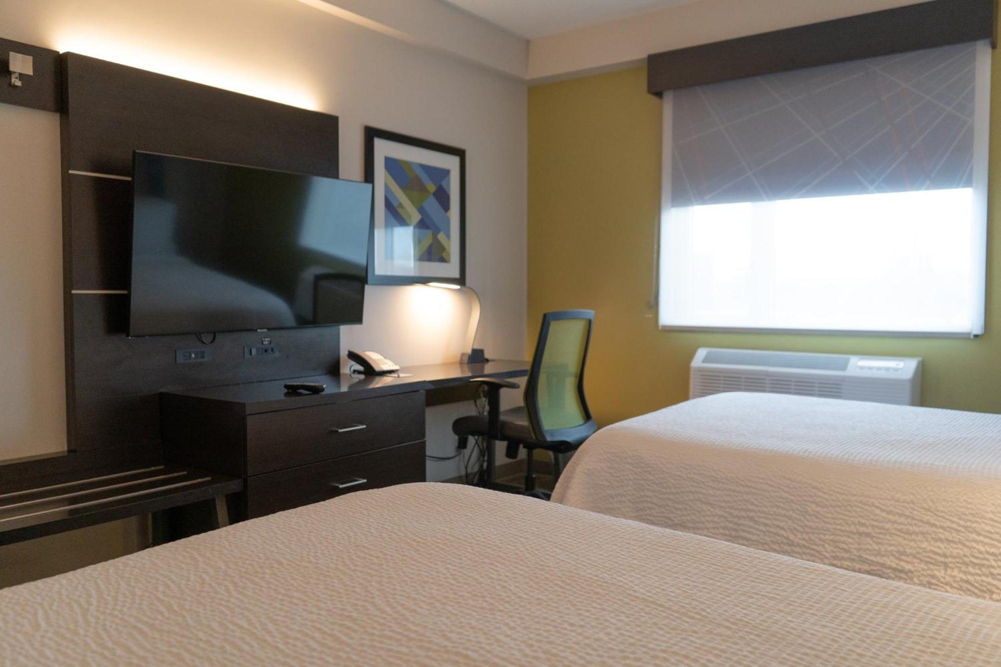 Holiday Inn Express Maspeth By Ihg New York Ngoại thất bức ảnh