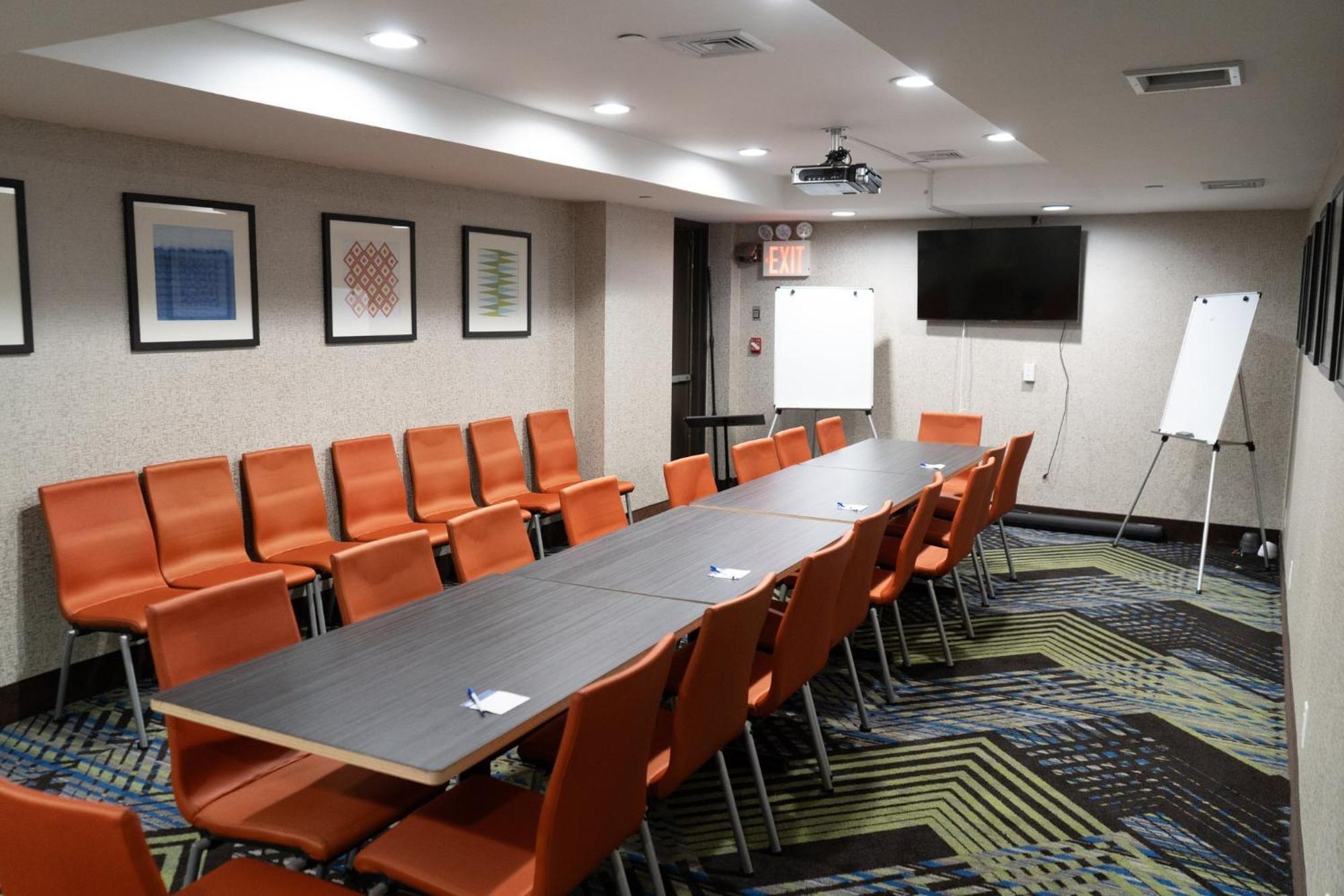 Holiday Inn Express Maspeth By Ihg New York Ngoại thất bức ảnh
