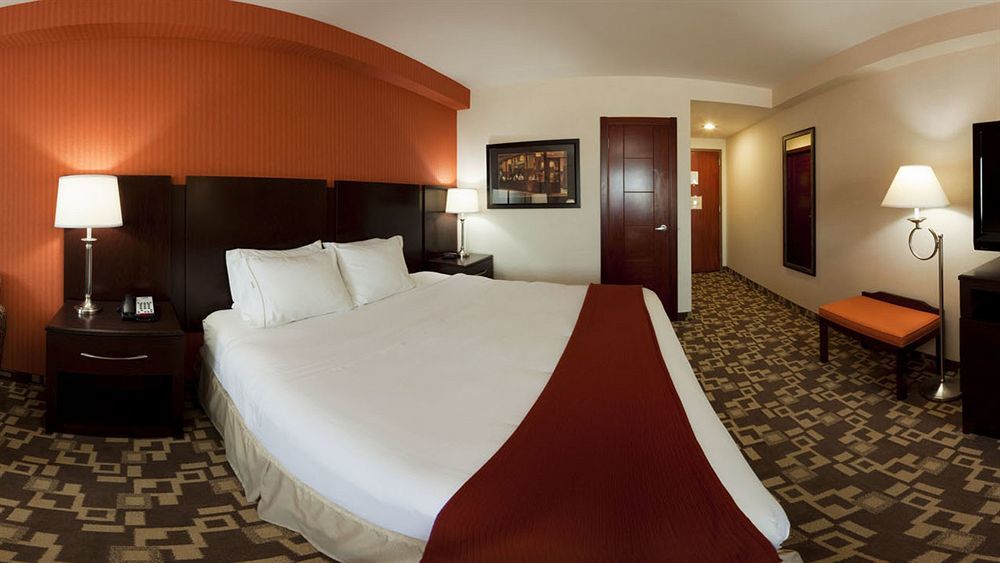 Holiday Inn Express Maspeth By Ihg New York Ngoại thất bức ảnh