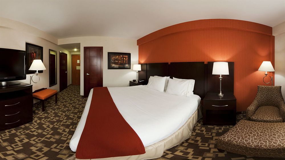 Holiday Inn Express Maspeth By Ihg New York Ngoại thất bức ảnh