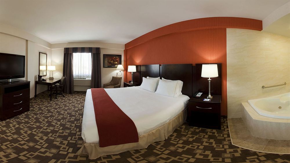 Holiday Inn Express Maspeth By Ihg New York Ngoại thất bức ảnh