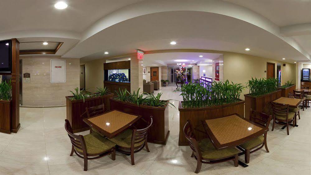 Holiday Inn Express Maspeth By Ihg New York Ngoại thất bức ảnh